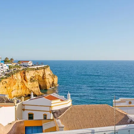 Cliff-top Holiday Escape , Carvoeiro, Algarve Holiday home